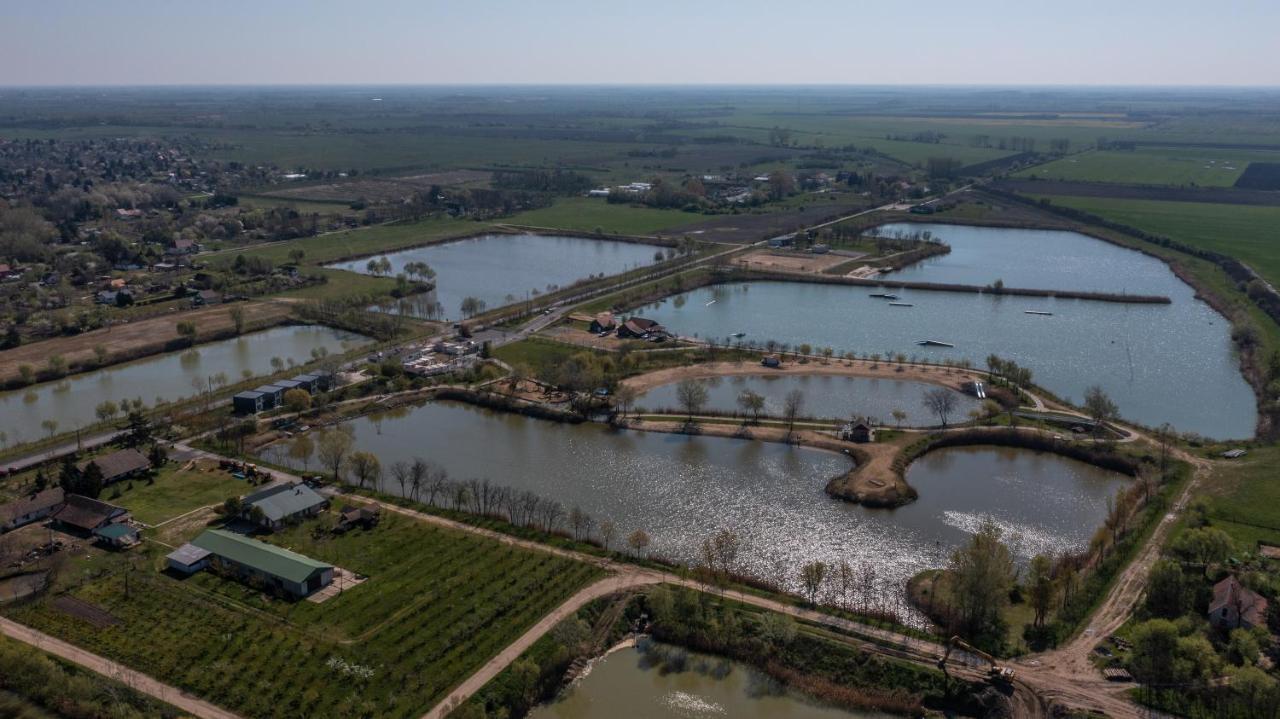 Sun City Vizisport Paradicsom Hódmezővásárhely Екстериор снимка